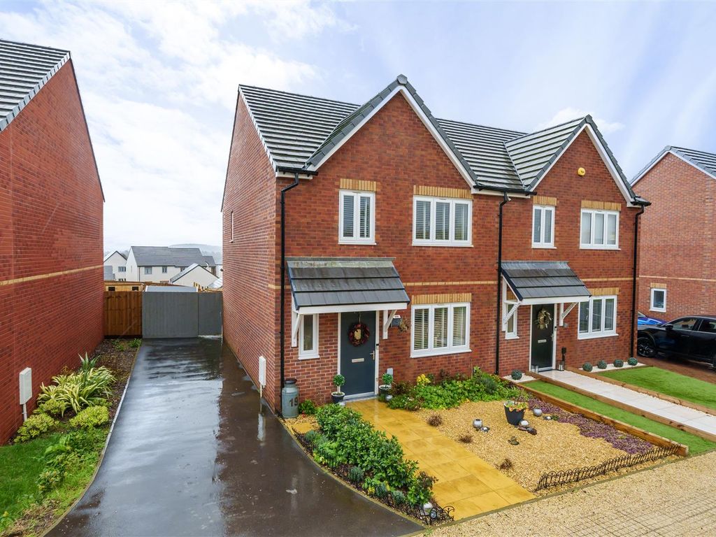 3 bed semidetached house for sale in Maple Rise, Chard TA20, £290,000