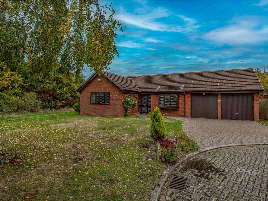3 bed bungalow for sale in Hither Green Lane, Redditch, Worcestershire