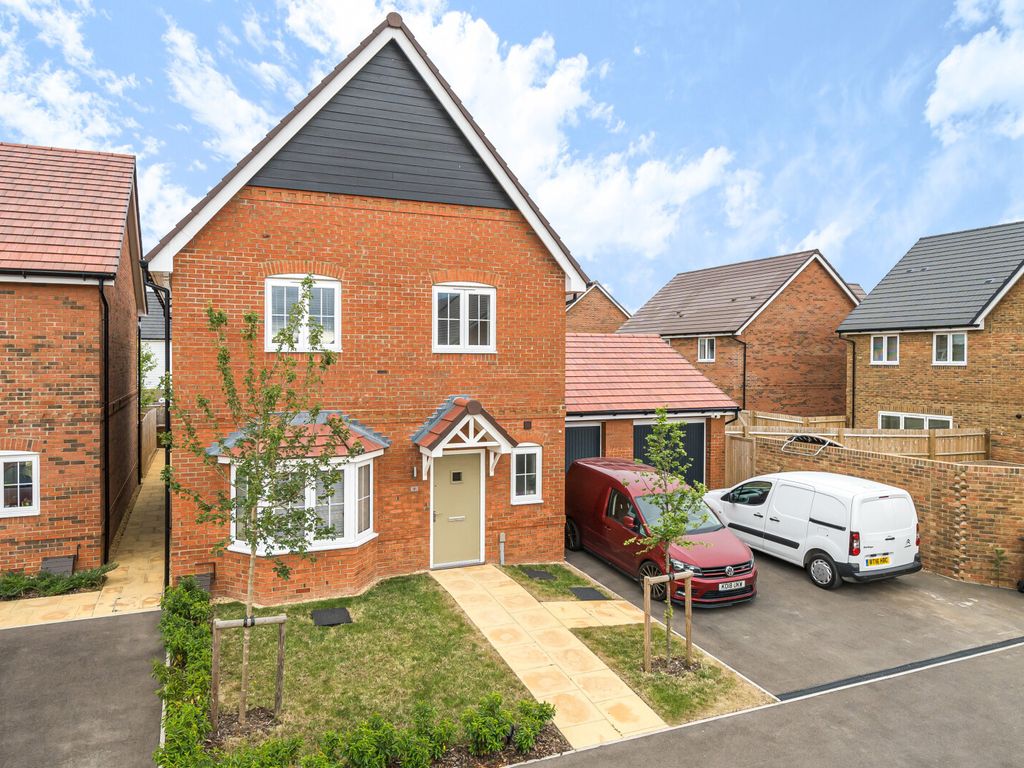 3 bed detached house for sale in Hinton Crescent, Didcot, Oxfordshire