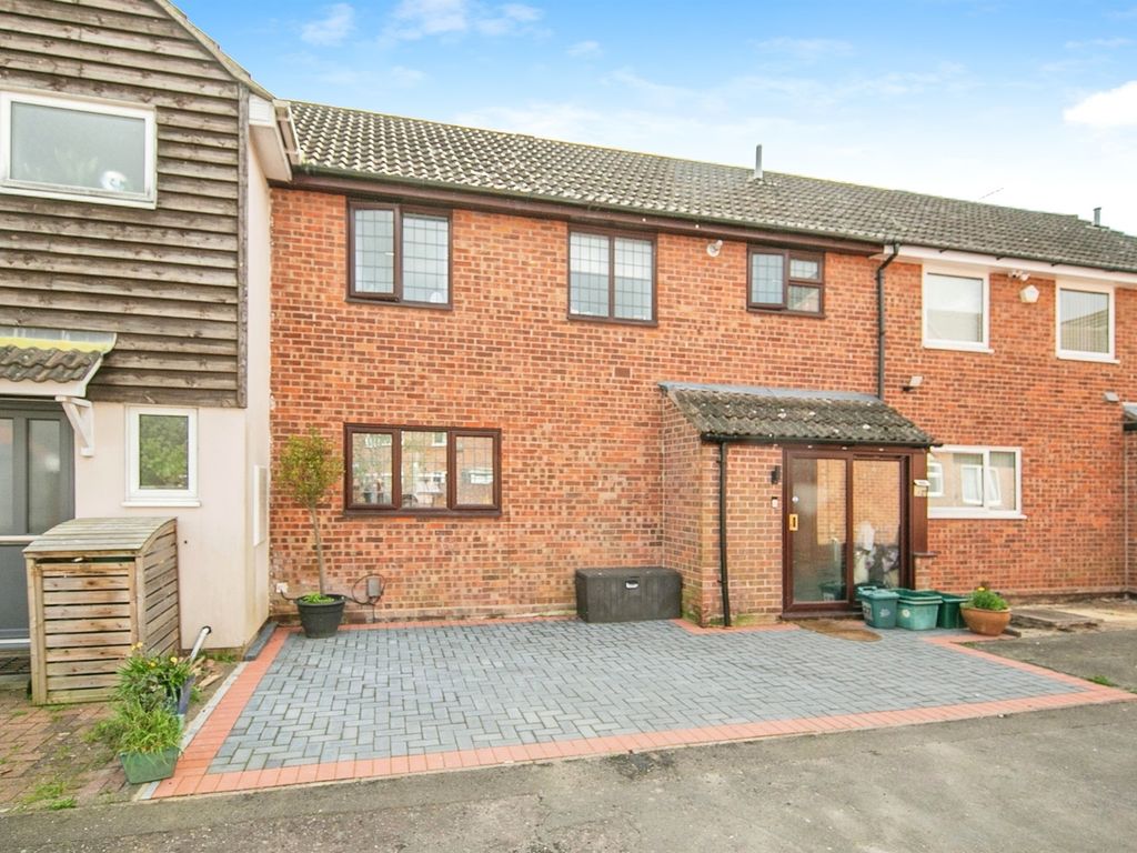 3 bed terraced house for sale in Orwell Close, Colchester CO4, £290,000
