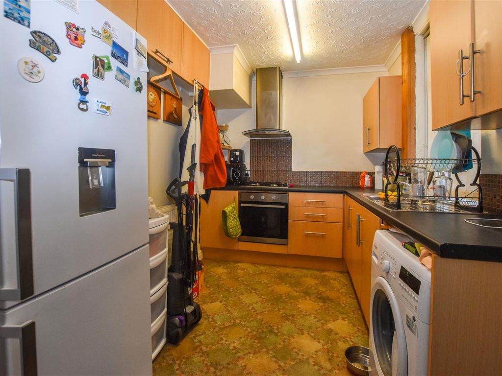 2 bed property for sale in Cranbrook Avenue, Hull HU6 Zoopla