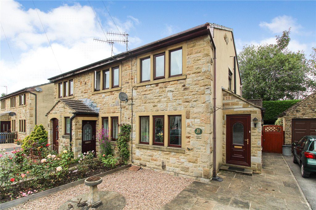 2 bed terraced house for sale in The Close, Skipton, North Yorkshire