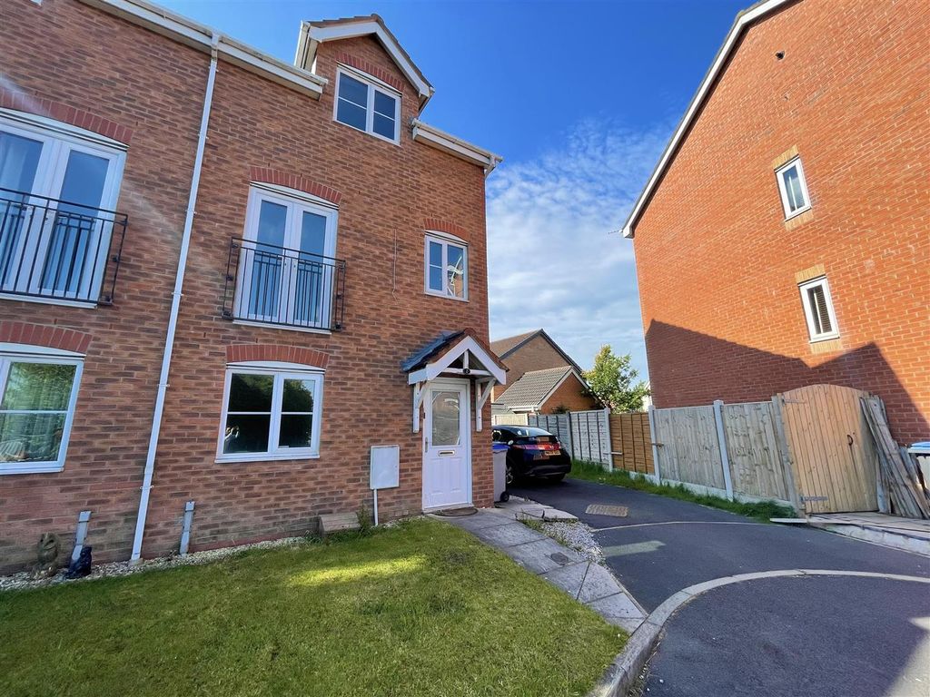 4 bed town house for sale in Milton Place, Bispham, Blackpool FY2 Zoopla