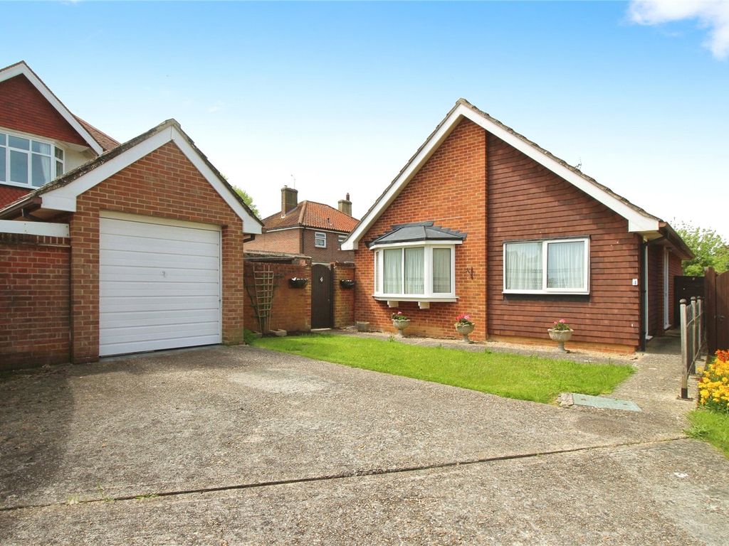 2 bed bungalow for sale in Keats Walk, Bognor Regis, West Sussex PO21