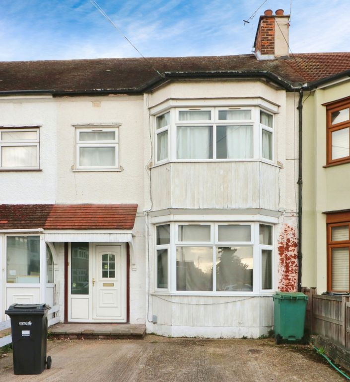 3 bed terraced house to rent in Roll Gardens, Ilford IG2, £2,300 pcm