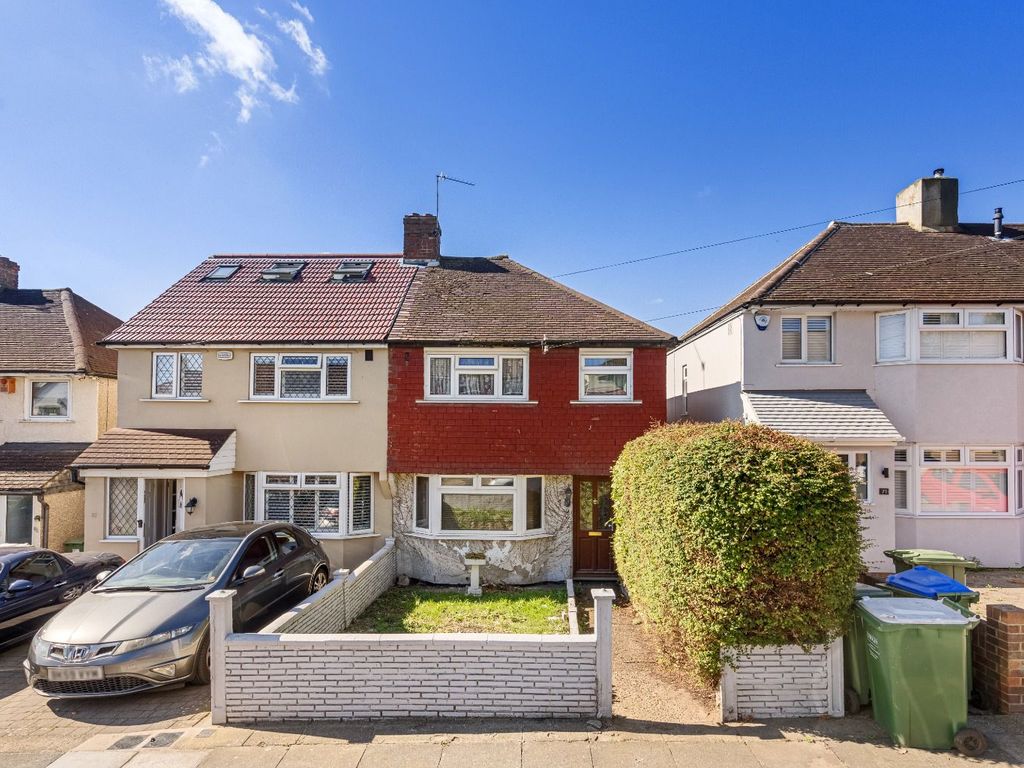 3 bed semidetached house for sale in Ridgeway West, Sidcup DA15, £