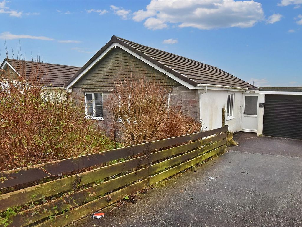 3 bed detached bungalow for sale in Roskrow Close, Four Lanes, Redruth