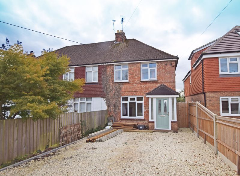 2 bed semidetached house for sale in Bogmoor Close, Four Marks, Alton