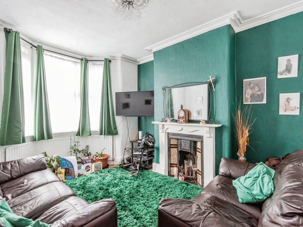 4 bed terraced house for sale in Rothesay Road, London SE25, £600,000