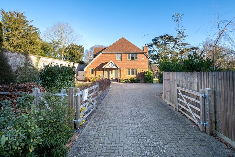 5 bed detached house for sale in The Lane, Ifold, Loxwood