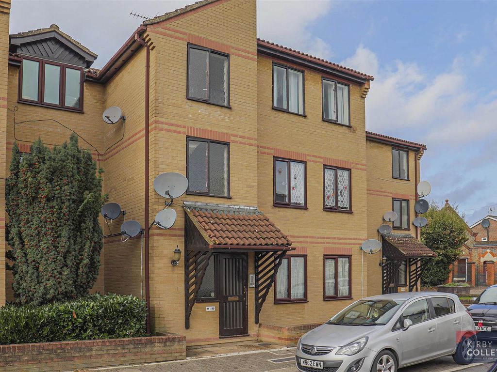 1 bed flat to rent in Cross Road, Waltham Cross EN8, £1,200 pcm Zoopla