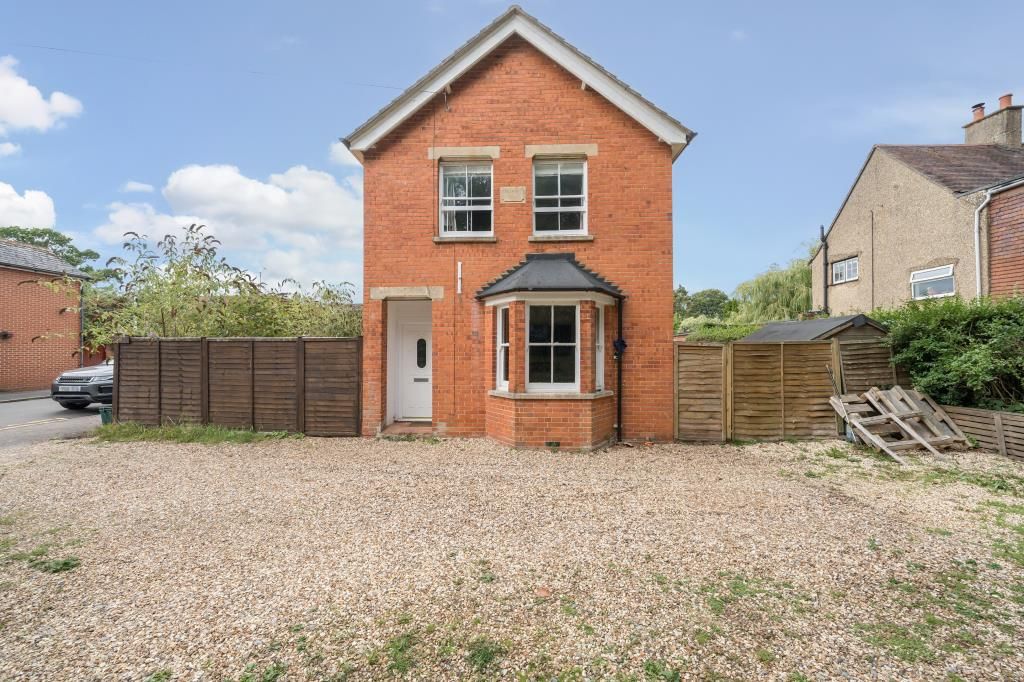 2 bed detached house for sale in Newbury, Berkshire RG14, £500,000 Zoopla
