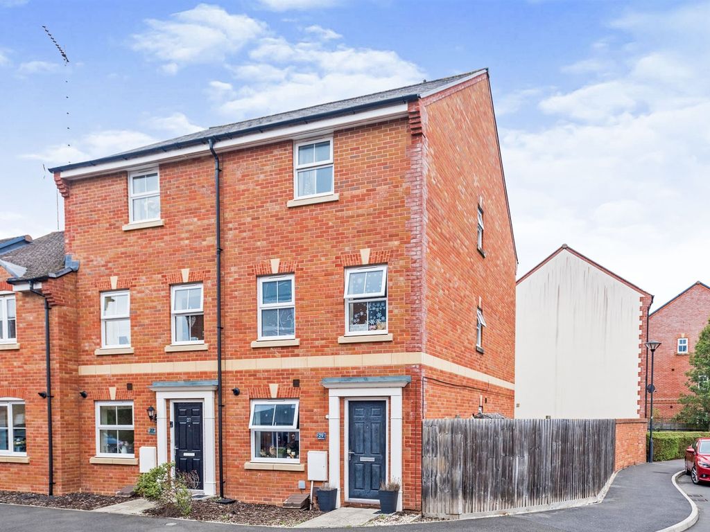 4 bed end terrace house for sale in Dydale Road SN25 Zoopla