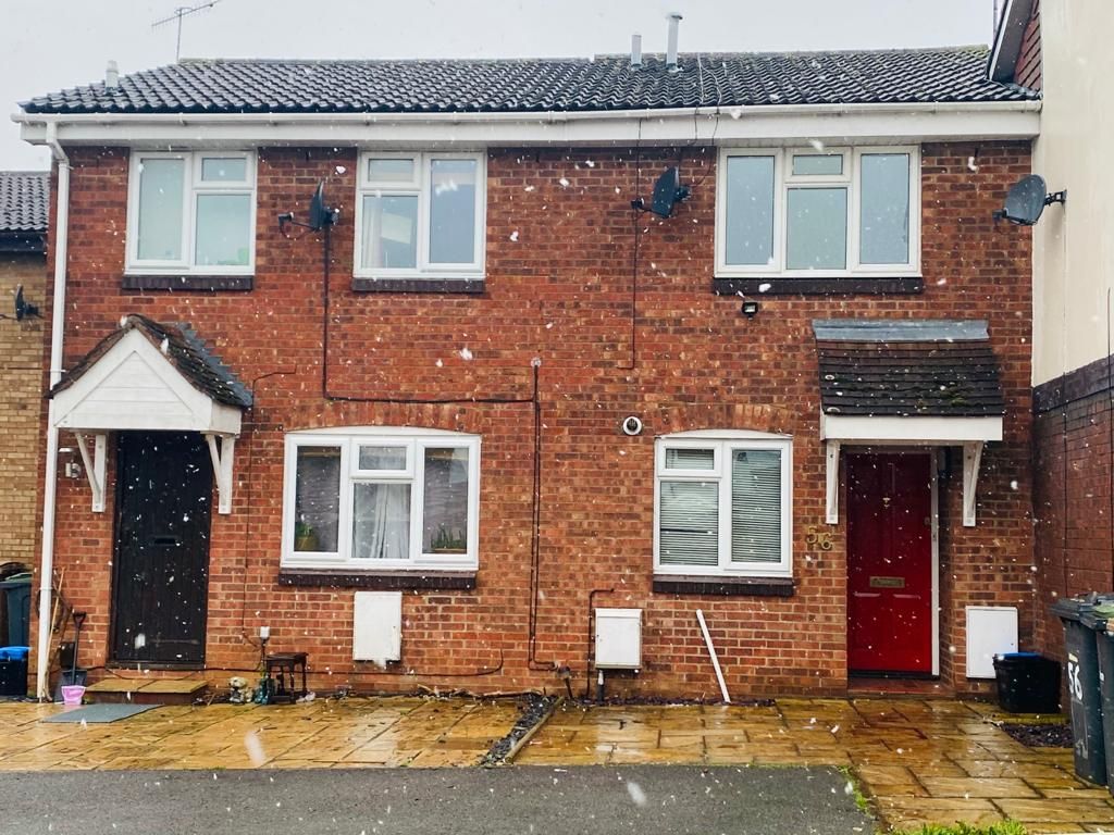 2 bed terraced house to rent in Hawkfields, Luton LU2, £1,300 pcm Zoopla