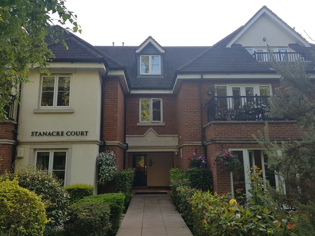 2 bed flat to rent in St. Monicas Road, Kingswood, Tadworth KT20, £