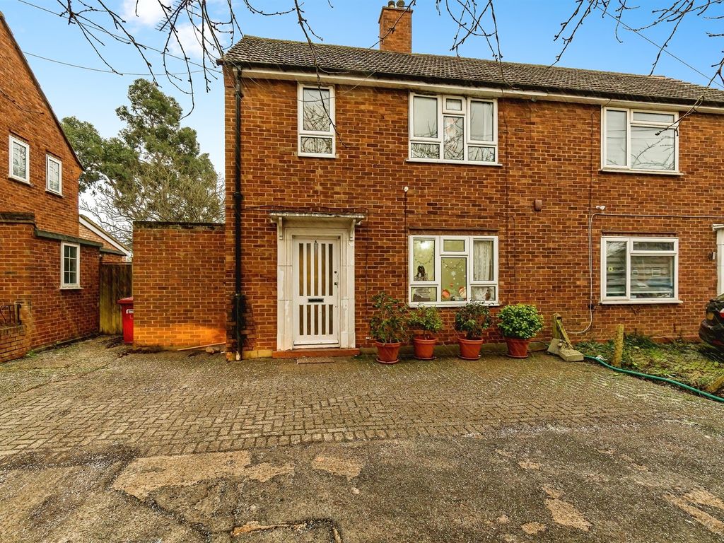 2 bed semidetached house for sale in Stewart Avenue, Stoke Poges
