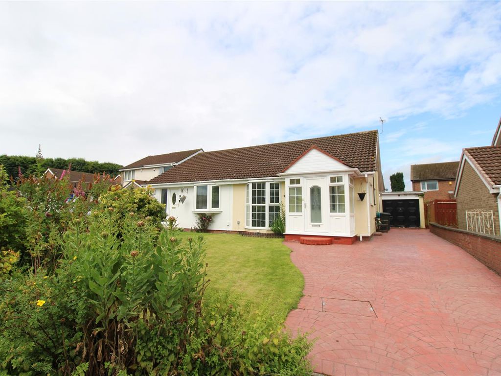 2 bed semidetached bungalow for sale in Jade Close, Lemington Rise