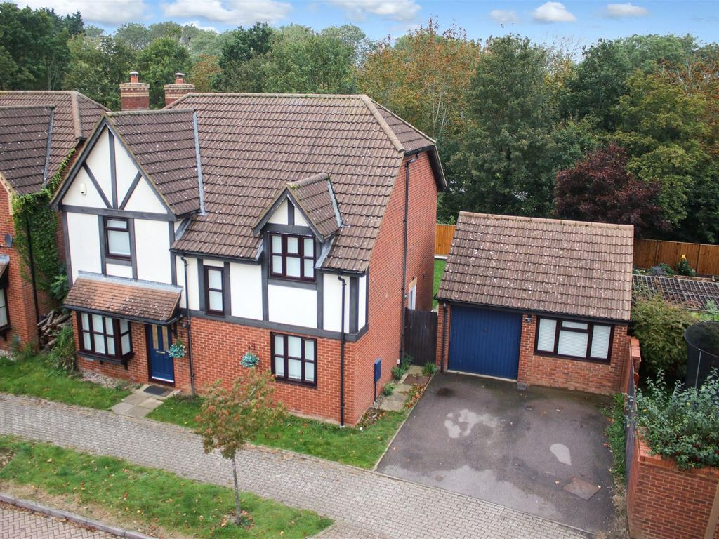 4 bed detached house to rent in Cruickshank Grove, Crownhill, Milton
