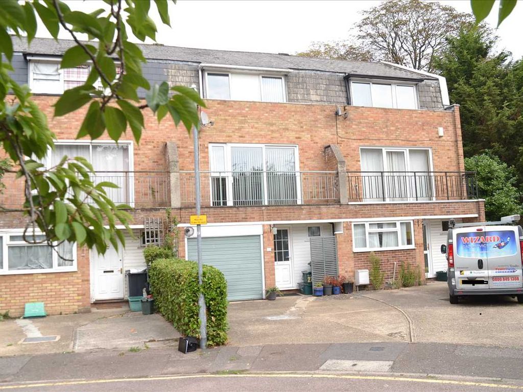 Perry Hill, Chelmsford CM1  