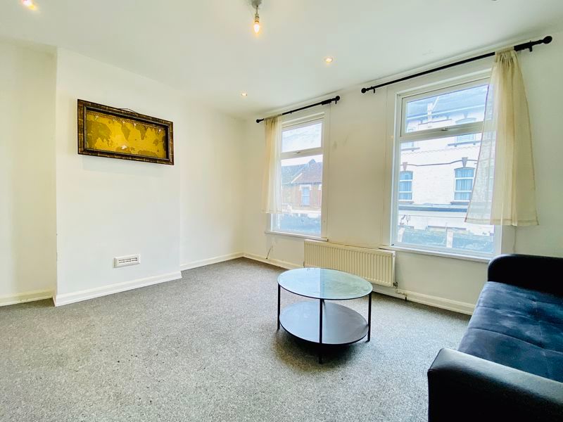 1 bed flat to rent in Markhouse Road, Walthamstow E17, £1,350 pcm Zoopla