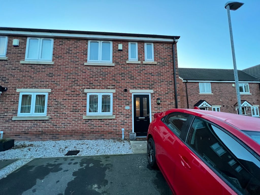 3 bed semidetached house for sale in Rectory Close, Wombwell