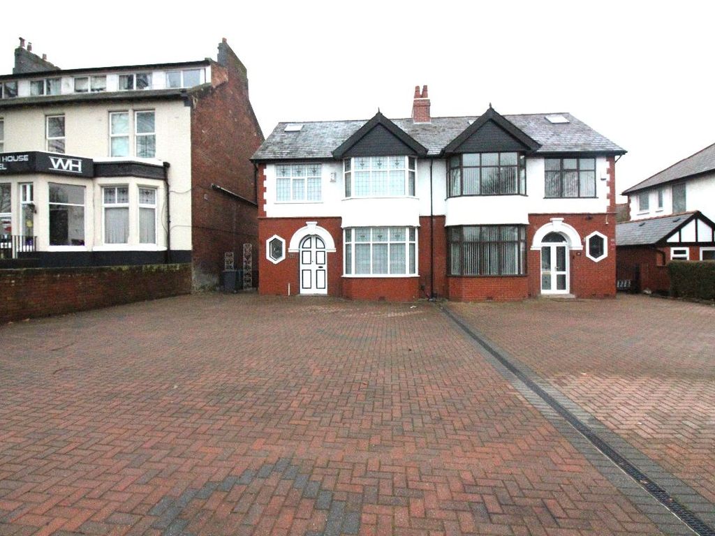 5 bed semidetached house to rent in Garstang Road, Fulwood, Preston