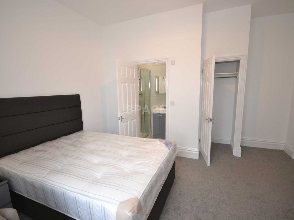 Room to rent in Wokingham Road, Reading, Berkshire, 1Jl Room 1 RG6