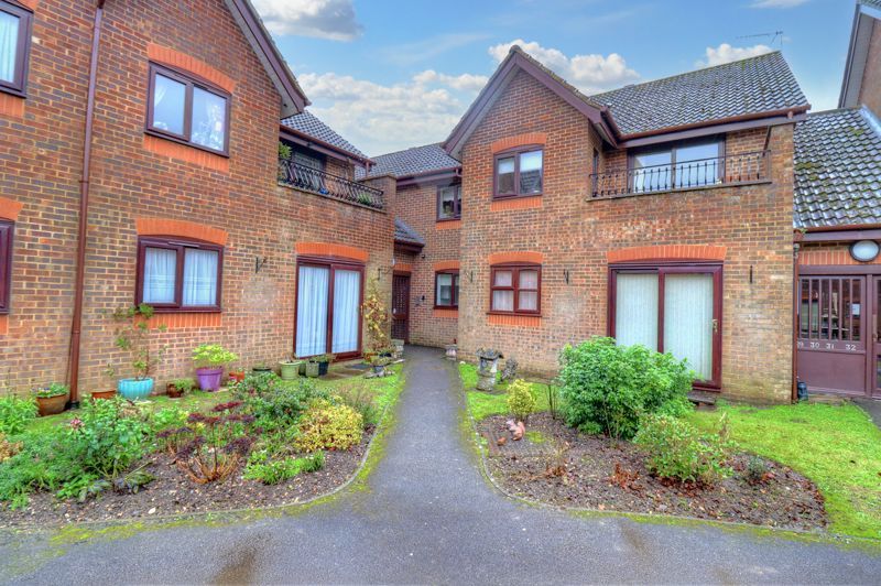 2 bed property for sale in Old School Close, Stokenchurch, High