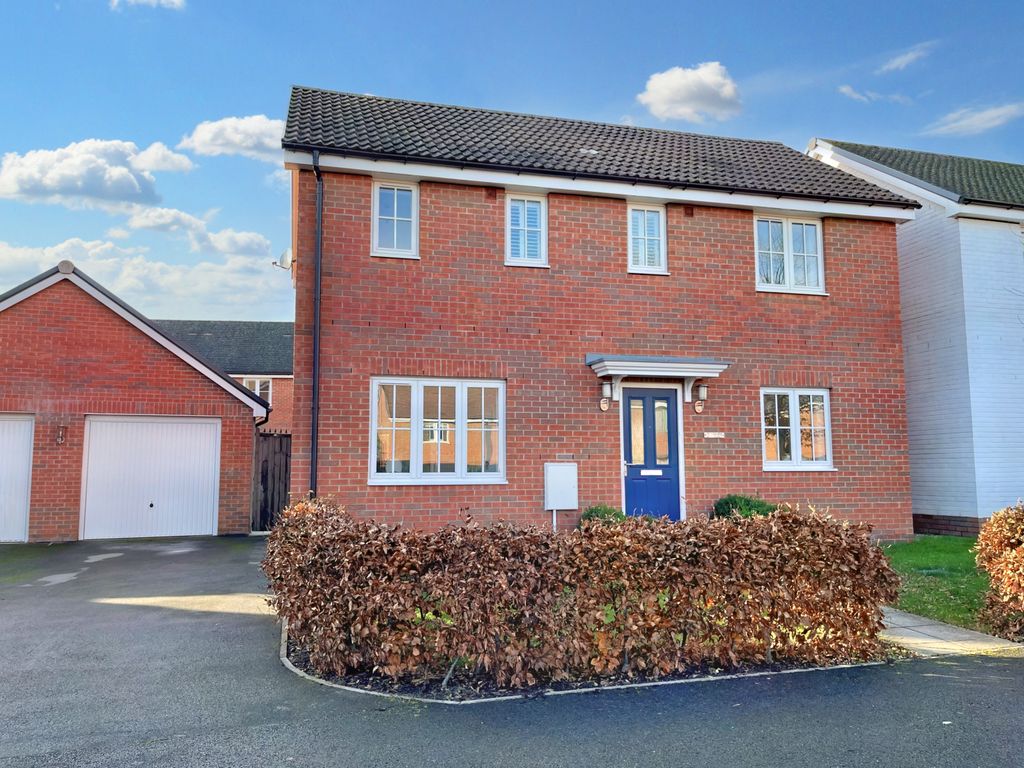 3 bed detached house for sale in Hoeller Close, Shaftesbury SP7, £