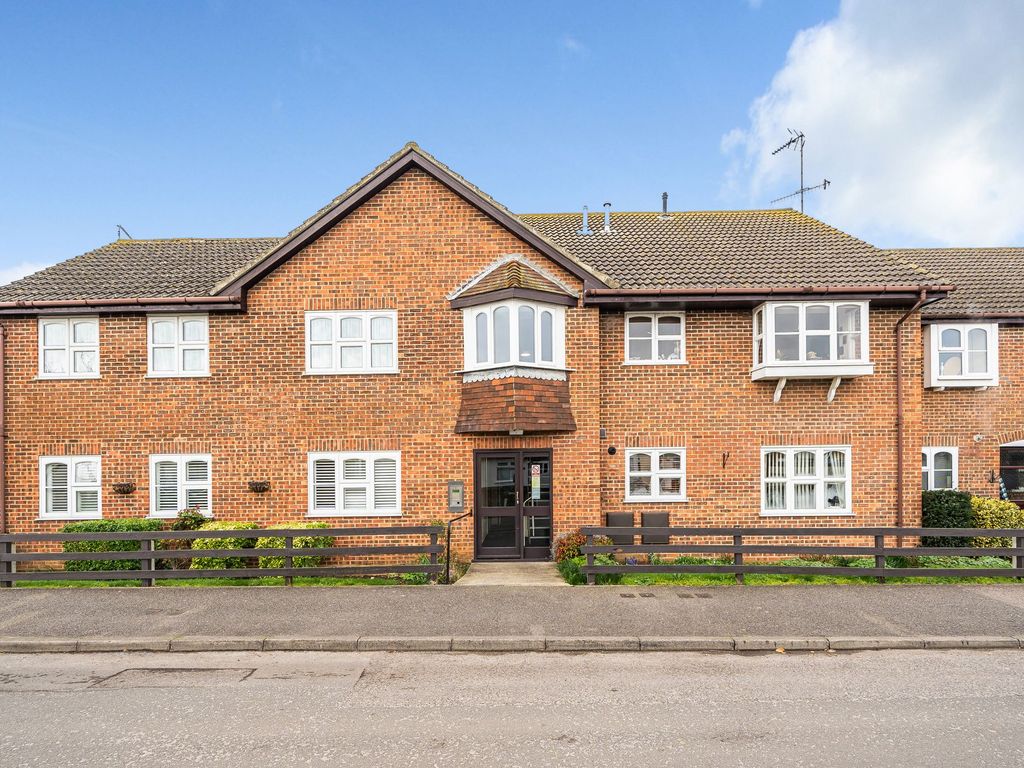 2 bed flat for sale in Abbey Fields, Faversham ME13, £175,000 Zoopla