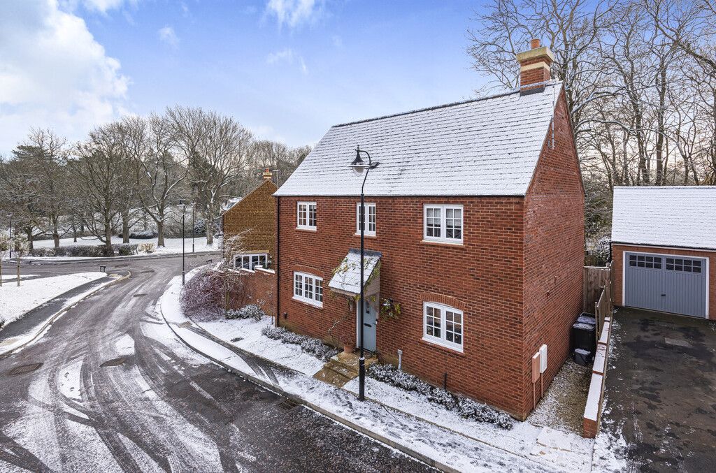 4 bed detached house for sale in Barn Close, Towcester NN12 Zoopla
