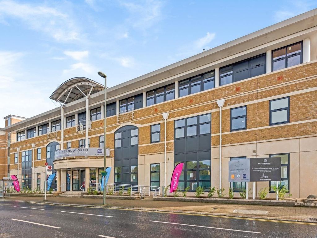 2 bed flat for sale in London Road, StainesUponThames, Middlesex TW18 Zoopla