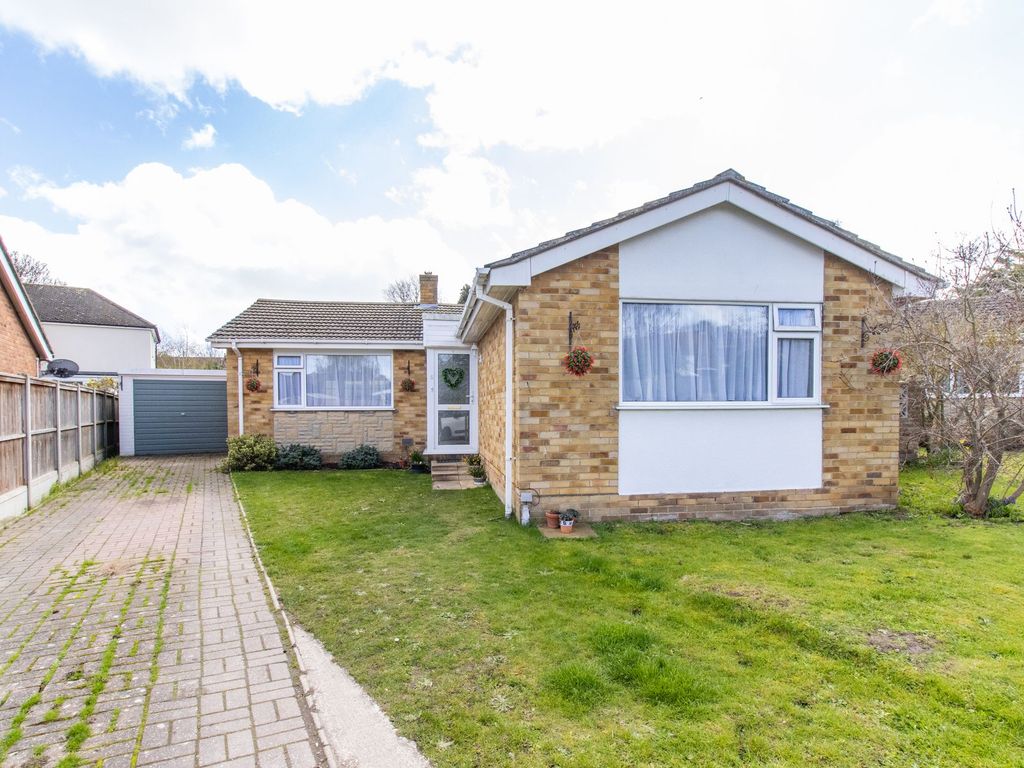 3 bed semidetached bungalow for sale in Beaconsfield Gardens