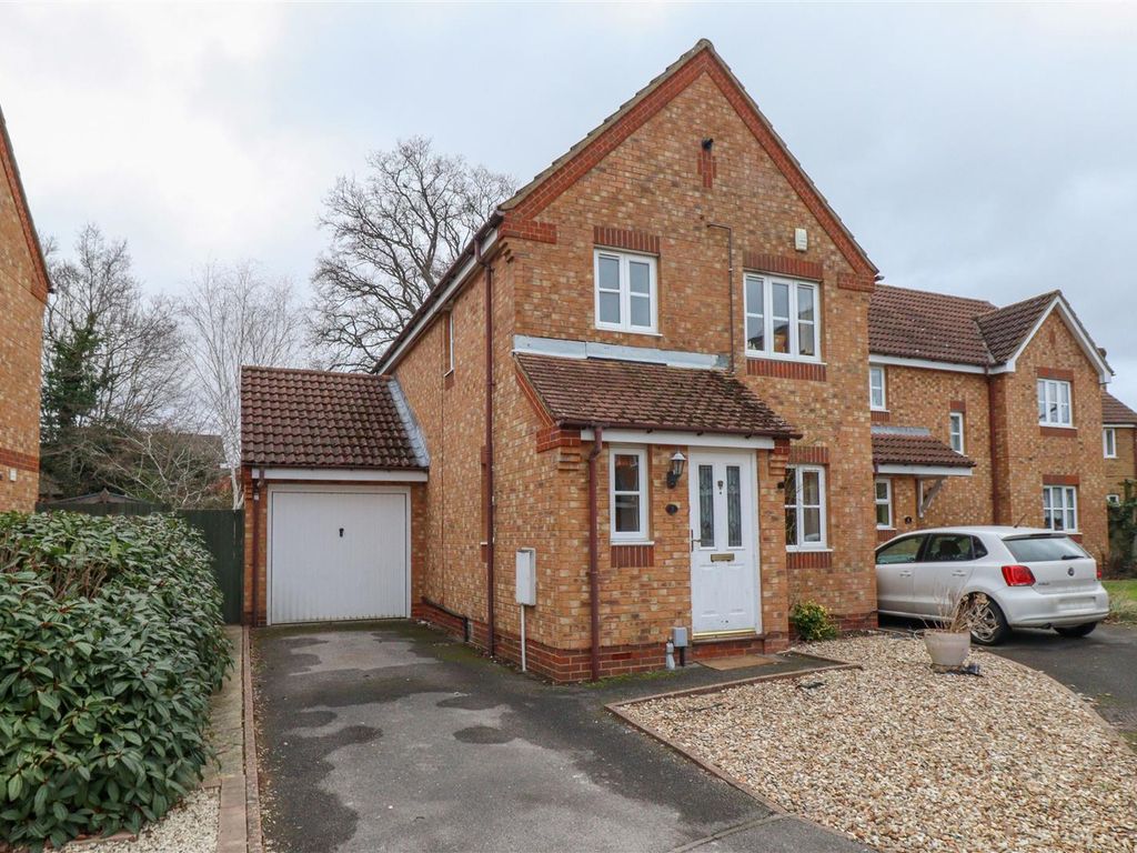 3 bed detached house for sale in Raygnoldes, Church Crookham, Fleet