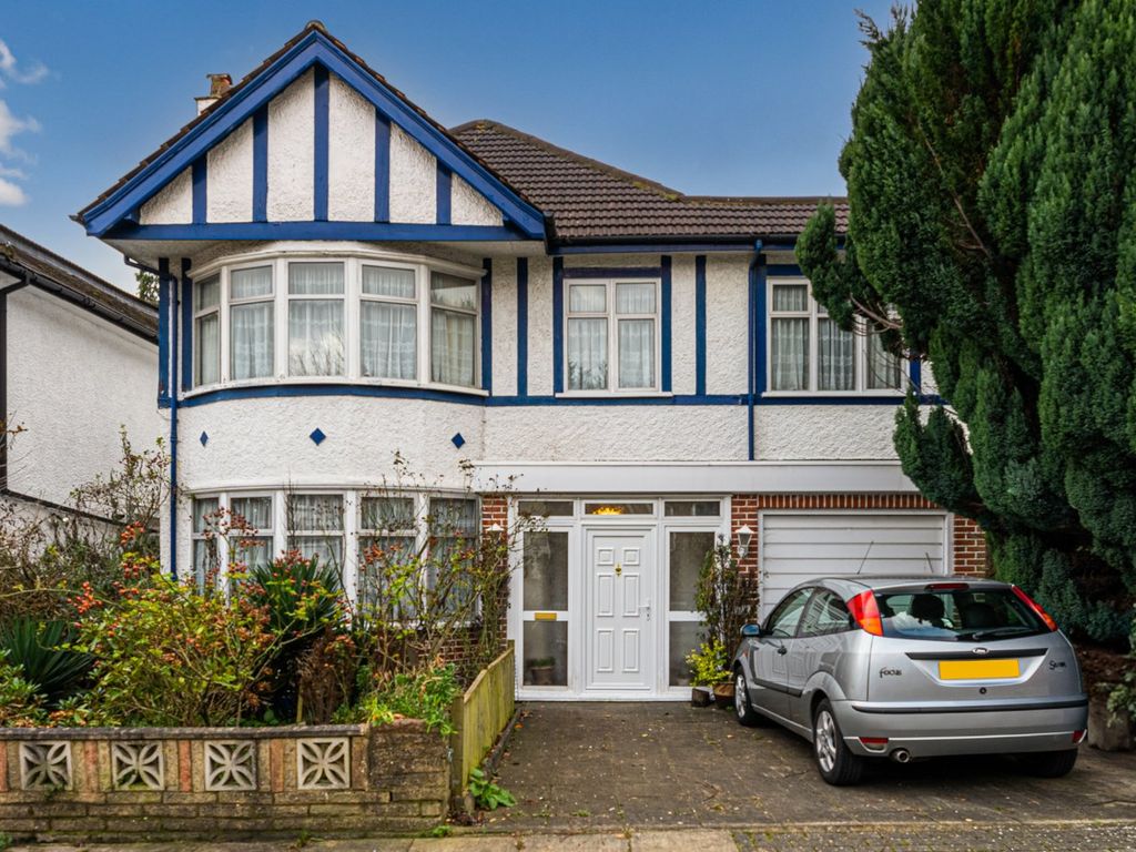 5 bed detached house for sale in Millway, London NW7, £1,150,000 Zoopla