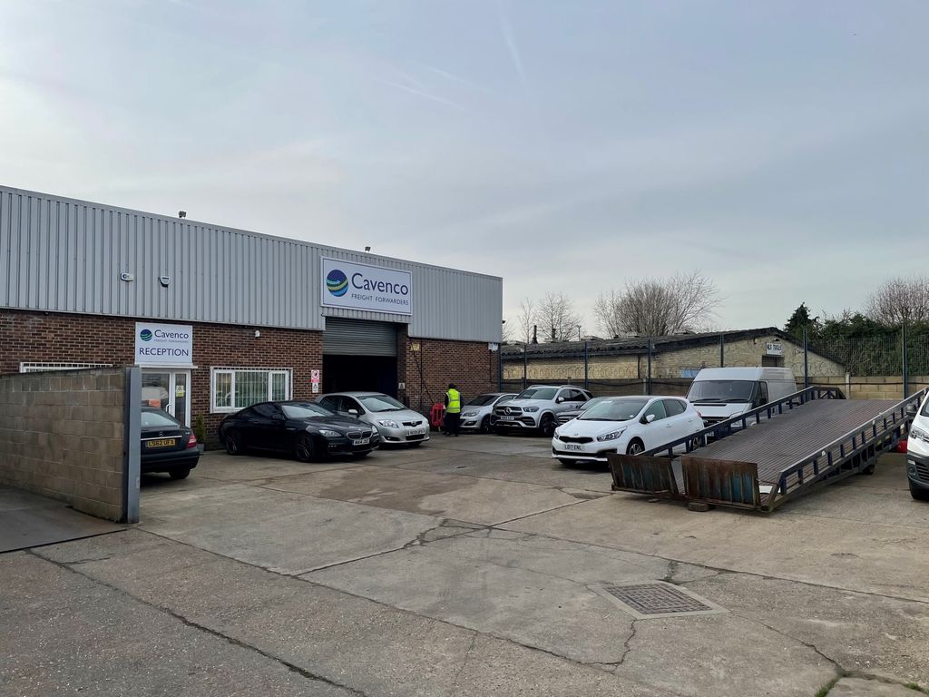 Warehouse to let in Station Approach, Waltham Cross EN8 Zoopla