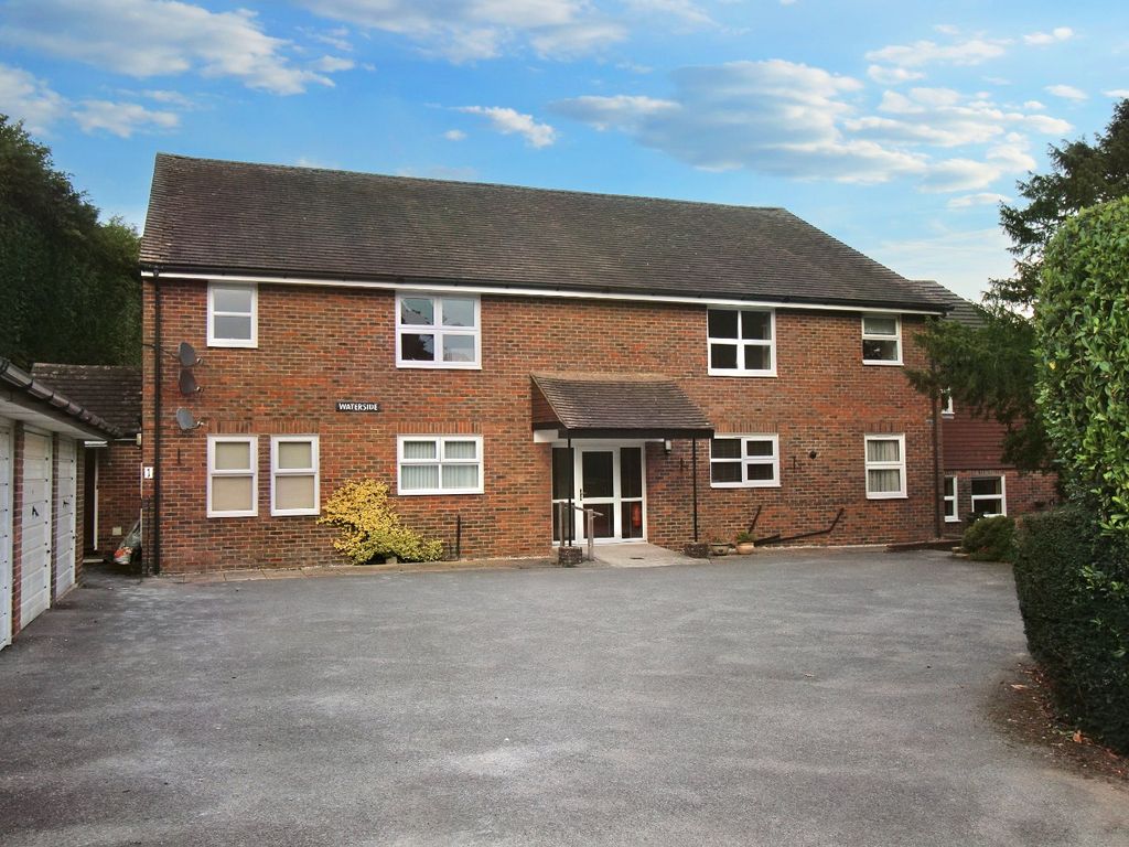 2 bed flat for sale in Crowborough Hill, Crowborough, East Sussex TN6