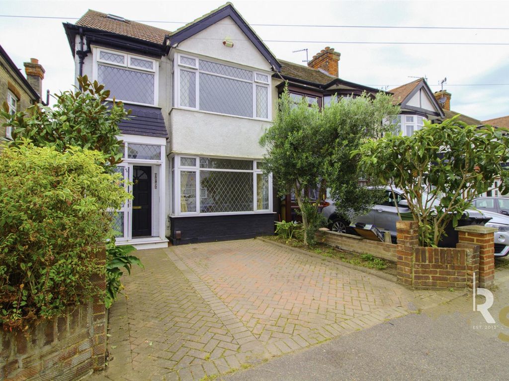 4 bed end terrace house to rent in Cherrydown Avenue, London E4, £2,550
