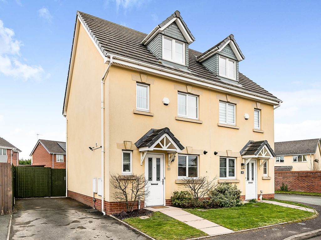 3 bed semidetached house for sale in Parc Hafod, Four Crosses