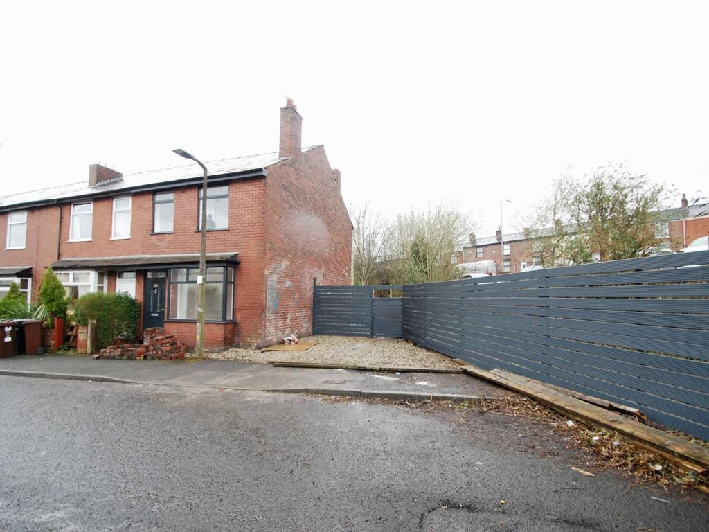3 bed end terrace house for sale in Merton Street, Brandlesholme, Bury