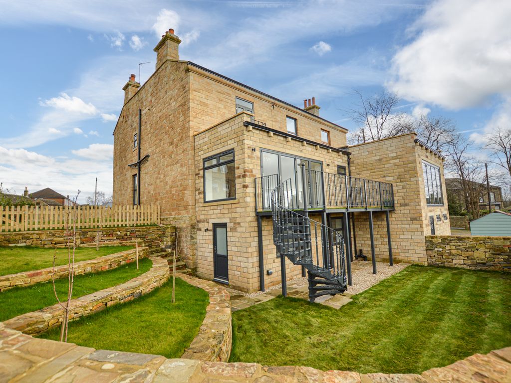 4 bed semidetached house for sale in Knowl Road, Mirfield WF14, £