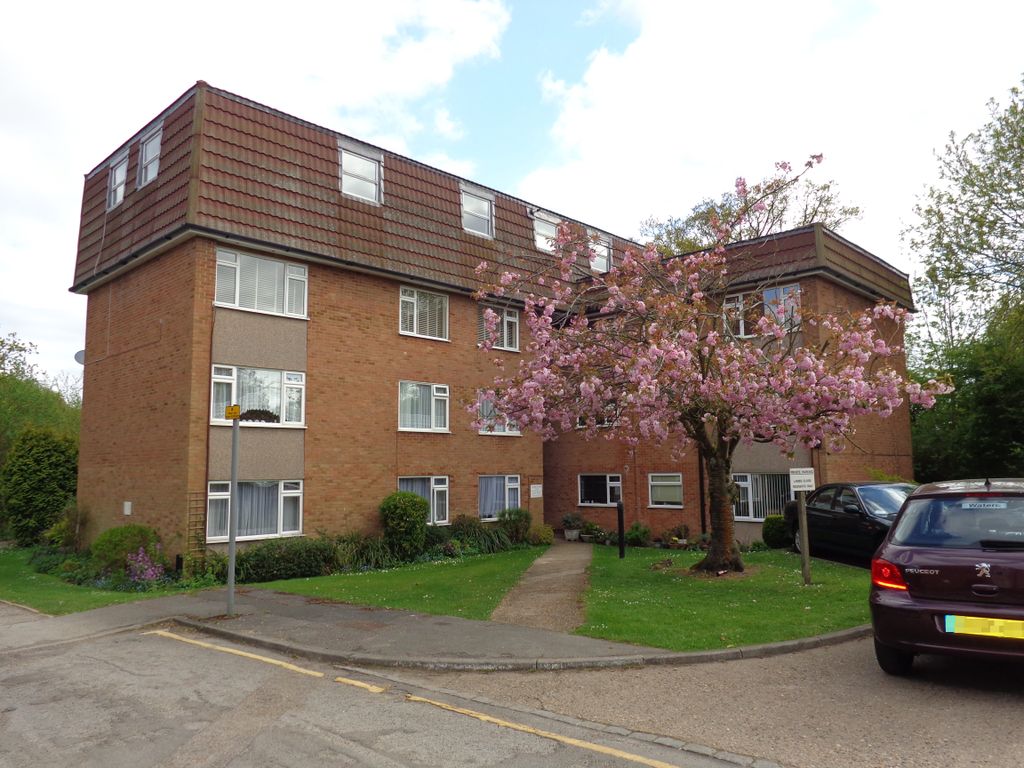 2 bed flat to rent in Lambs Close, Cuffley, Potters Bar EN6 Zoopla