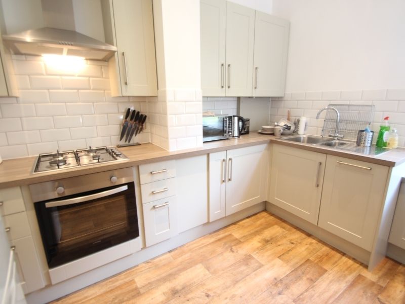 Room to rent in Blandford Gardens, University, Leeds LS2 Zoopla