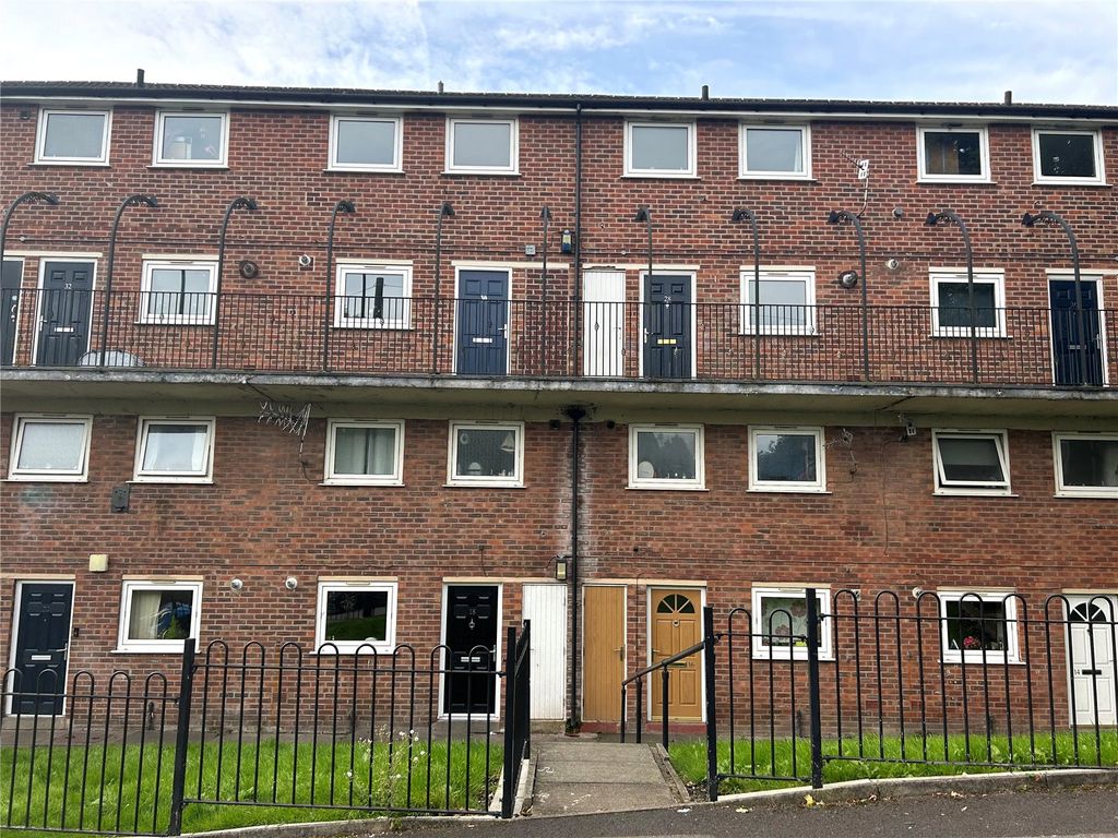 2 bed flat for sale in Victoria Street, Lees, Oldham, Greater