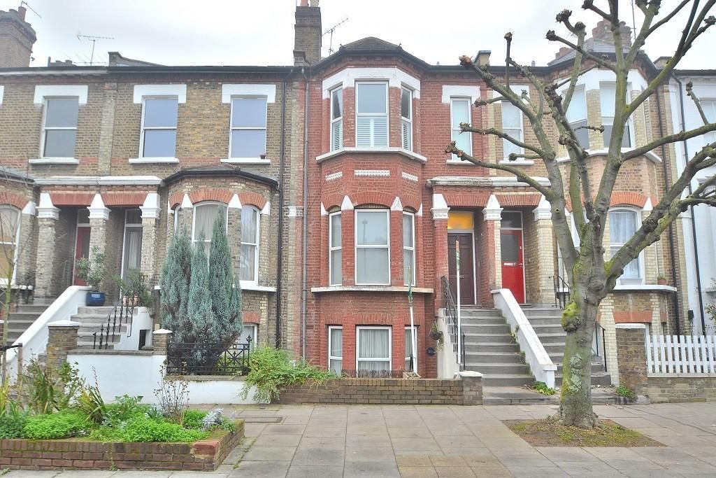 Studio to rent in Kingsgate Road, Kilburn, Studio Flat NW6, £1,100 pcm