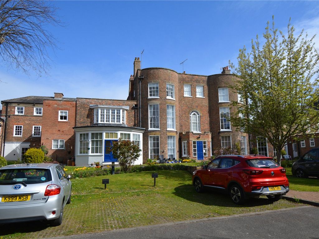 2 bed flat for sale in The Avenue, Westgate, Bridlington, East