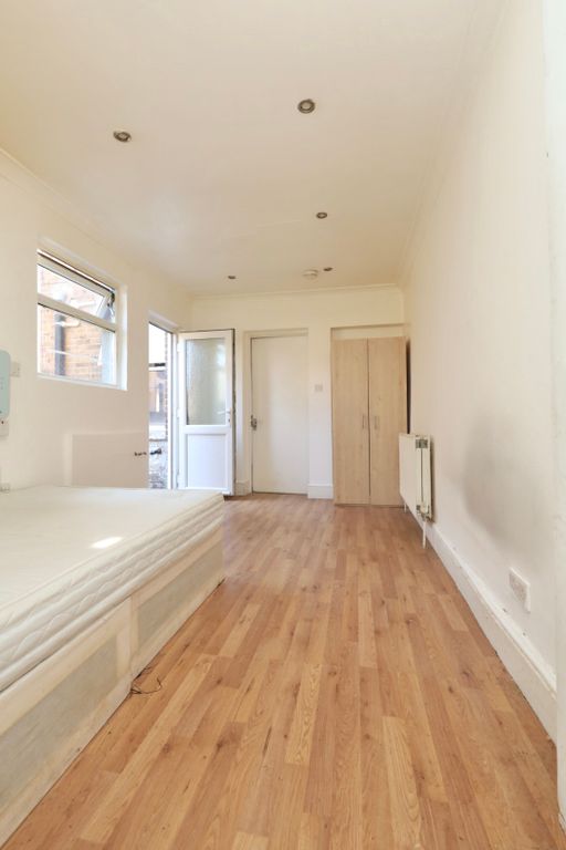 Studio to rent in Bower Lane, Maidstone Kent ME16 Zoopla