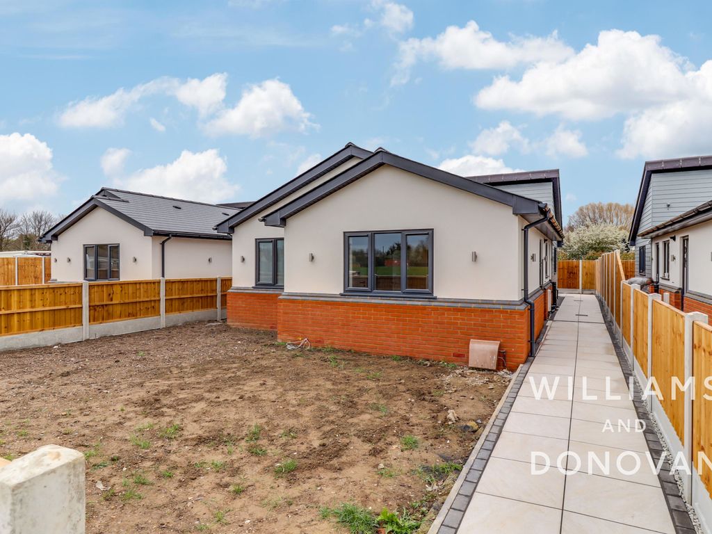 New home, 3 bed detached bungalow for sale in Claremont Mews, Bowers