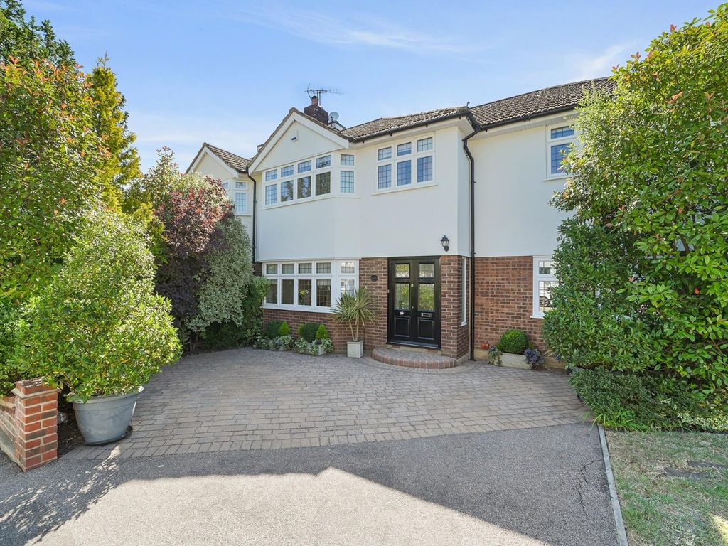 5 bed semidetached house for sale in Woodland Way, Theydon Bois