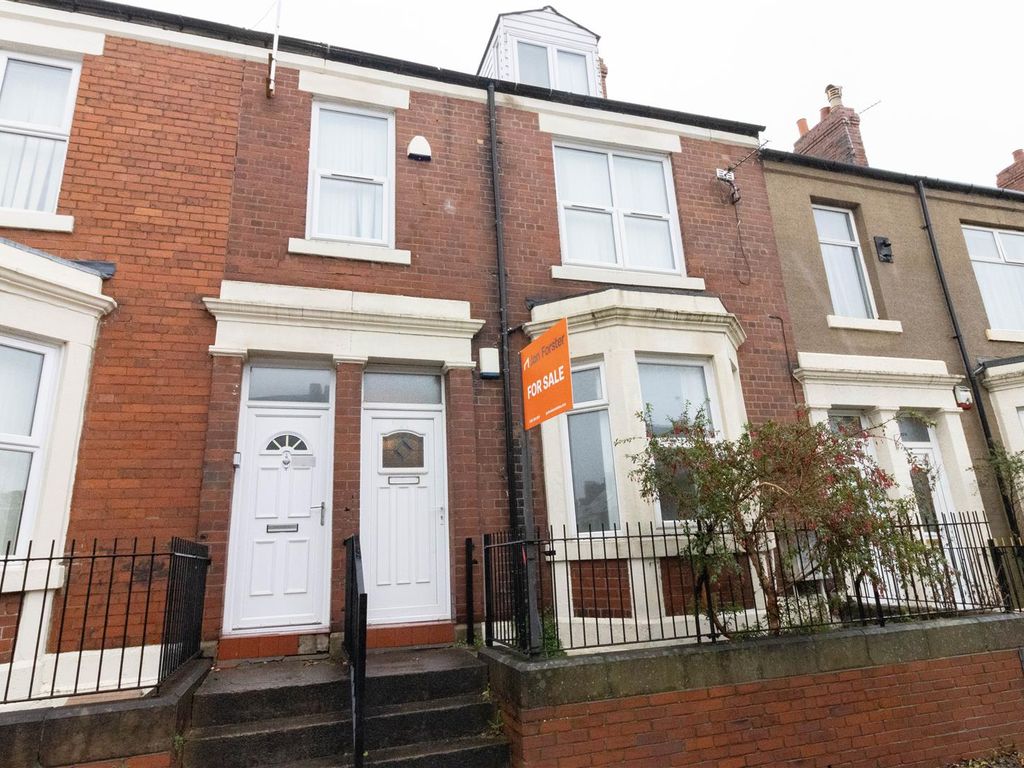 2 bed flat for sale in Avenue Road, Gateshead NE8, £90,000 Zoopla